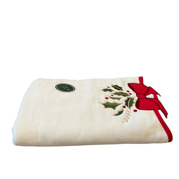 Wellesley Manor Christmas Decorative Bath Towel Embroidered Holly Red Bow New - Picture 11 of 16